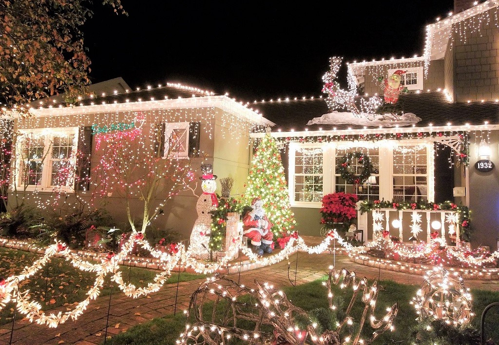 必見 これがシリコンバレーのクリスマス 一般家庭のクリスマス イルミネーションが桁違い This Californian Life